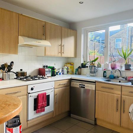 A Lovely Guest Room In West Londres Exterior foto
