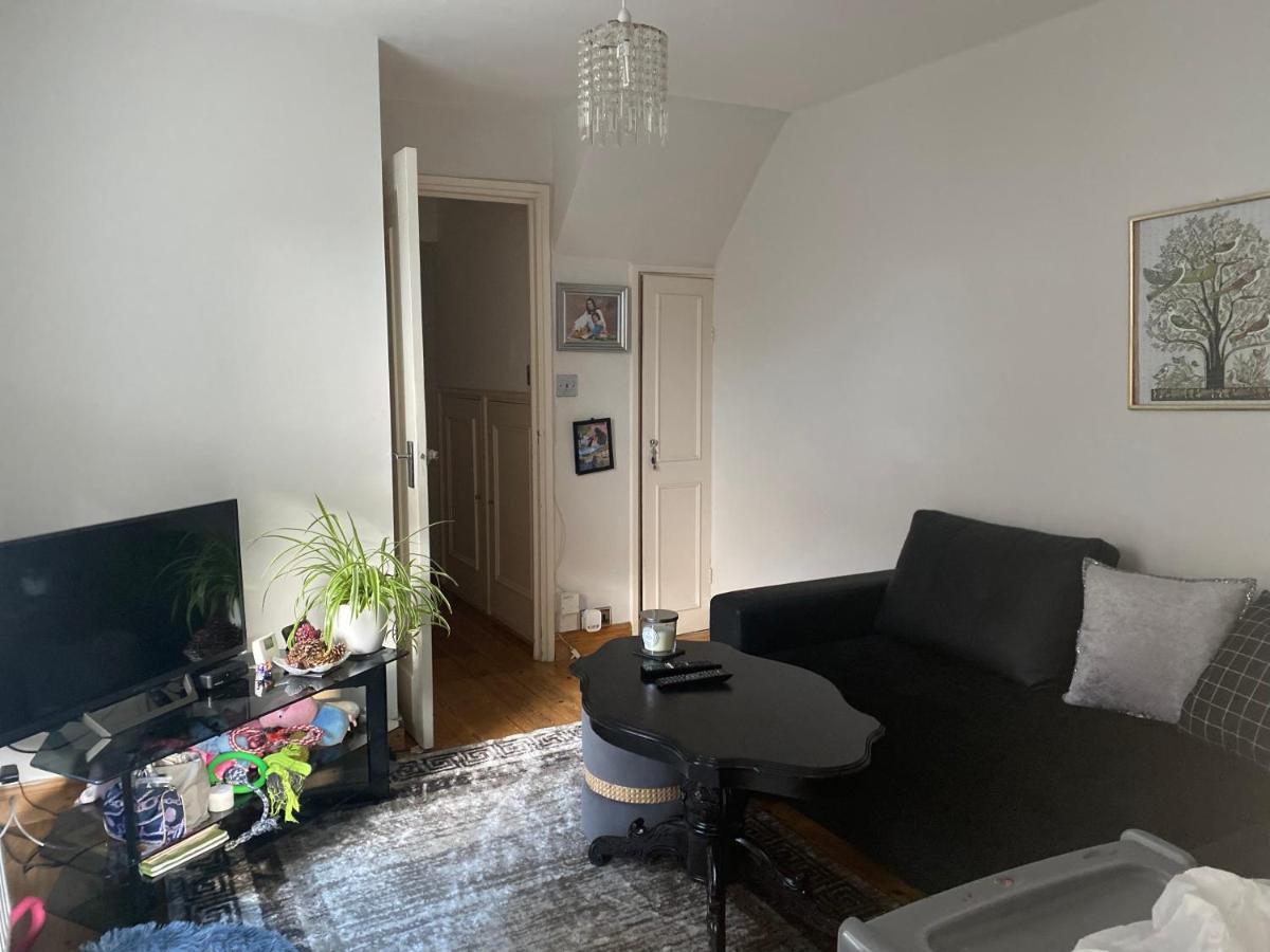 A Lovely Guest Room In West Londres Exterior foto